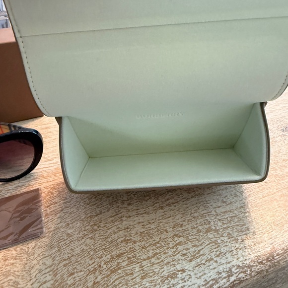 Burberry Black Sunglasses with Checkered Arms - Picture 3 of 9